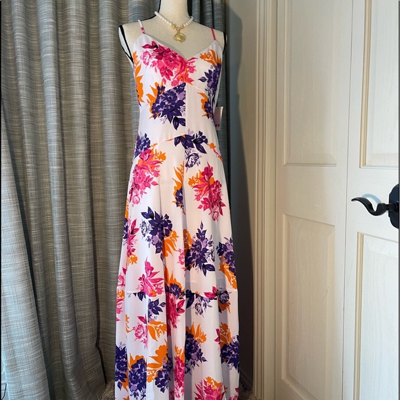Long gown/ maxi floral dress Brand new with tag - Picture 2 of 6